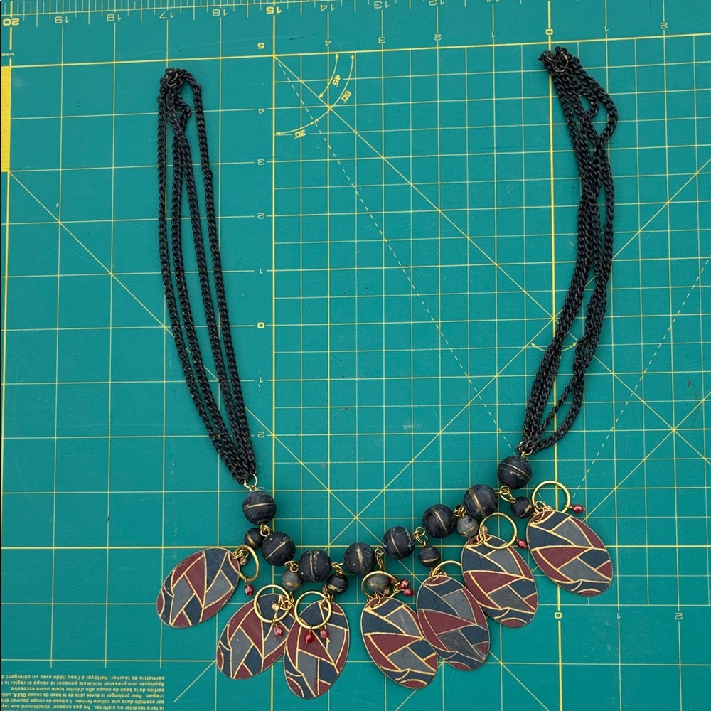 Elegant Black and Gold Necklace